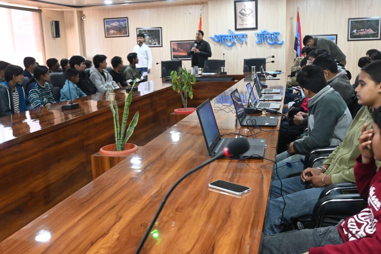 Expert career guidance seminar held in collaboration with Almora Police.