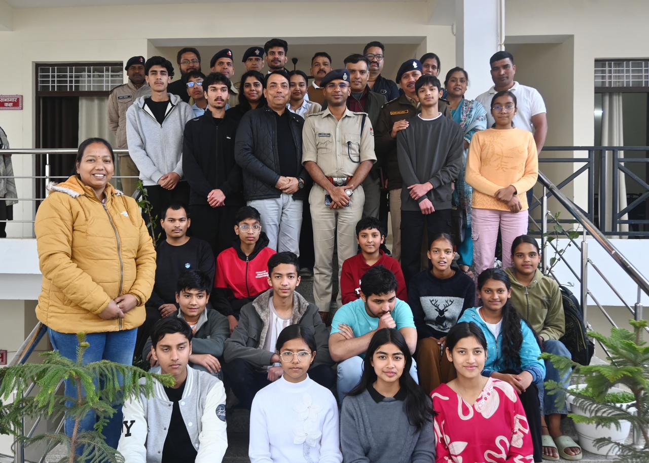 Expert mentors clarifying career paths for motivated students.