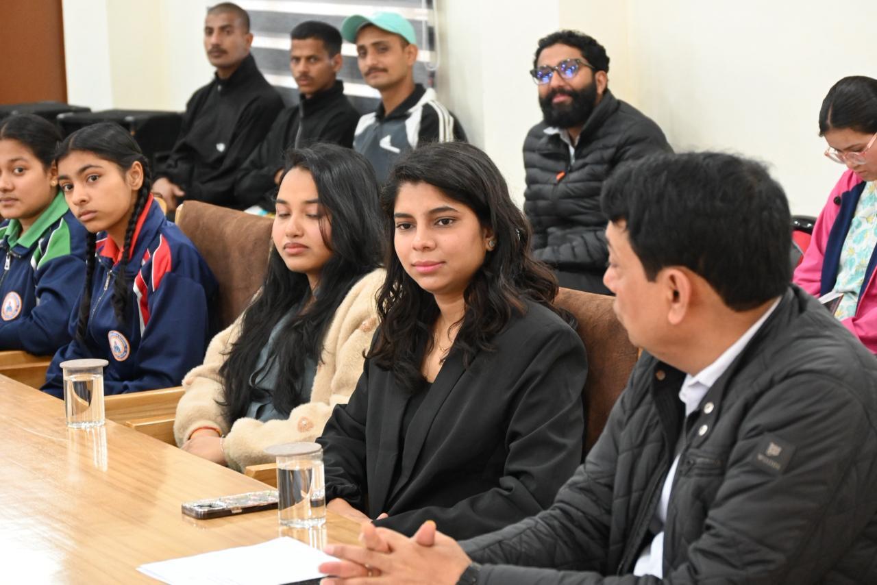 Students proactively participating in the Pithoragarh career workshop.